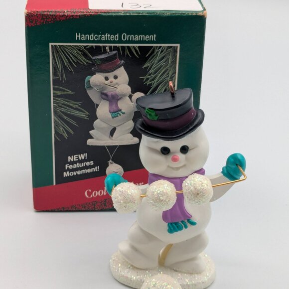 Hallmark Keepsake Cool Juggler 1988, Vintage Snowman Christmas Ornament - Picture 2 of 11